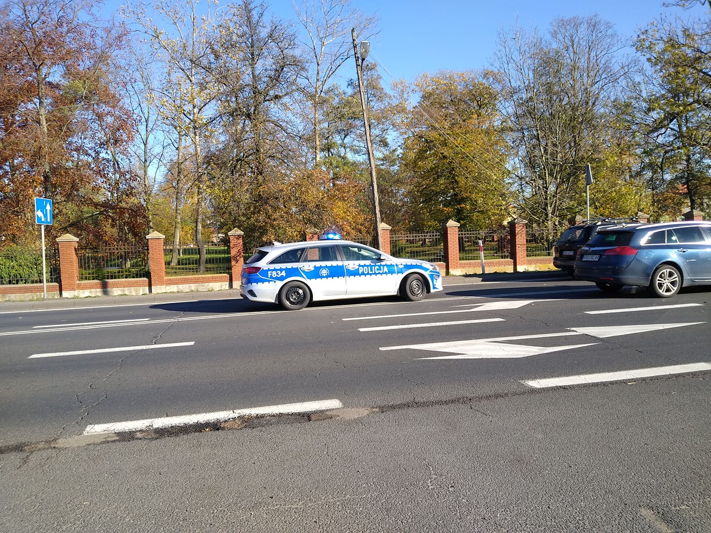 Śmiertelny wypadek pod Kutnem. Osobówka zderzyła się z ciągnikiem 