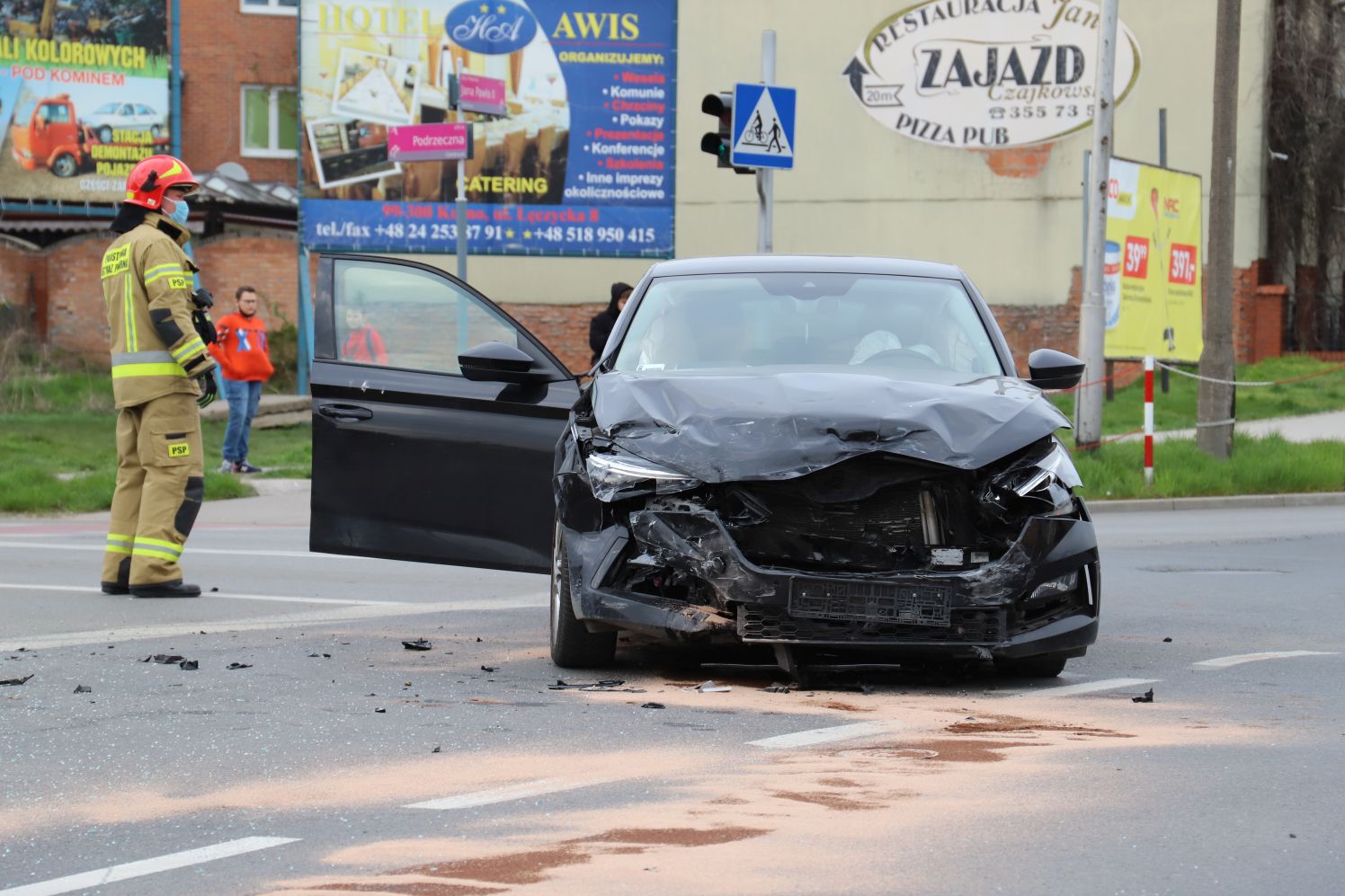 W centrum Kutna doszło do kraksy z udziałem kilku samochodów