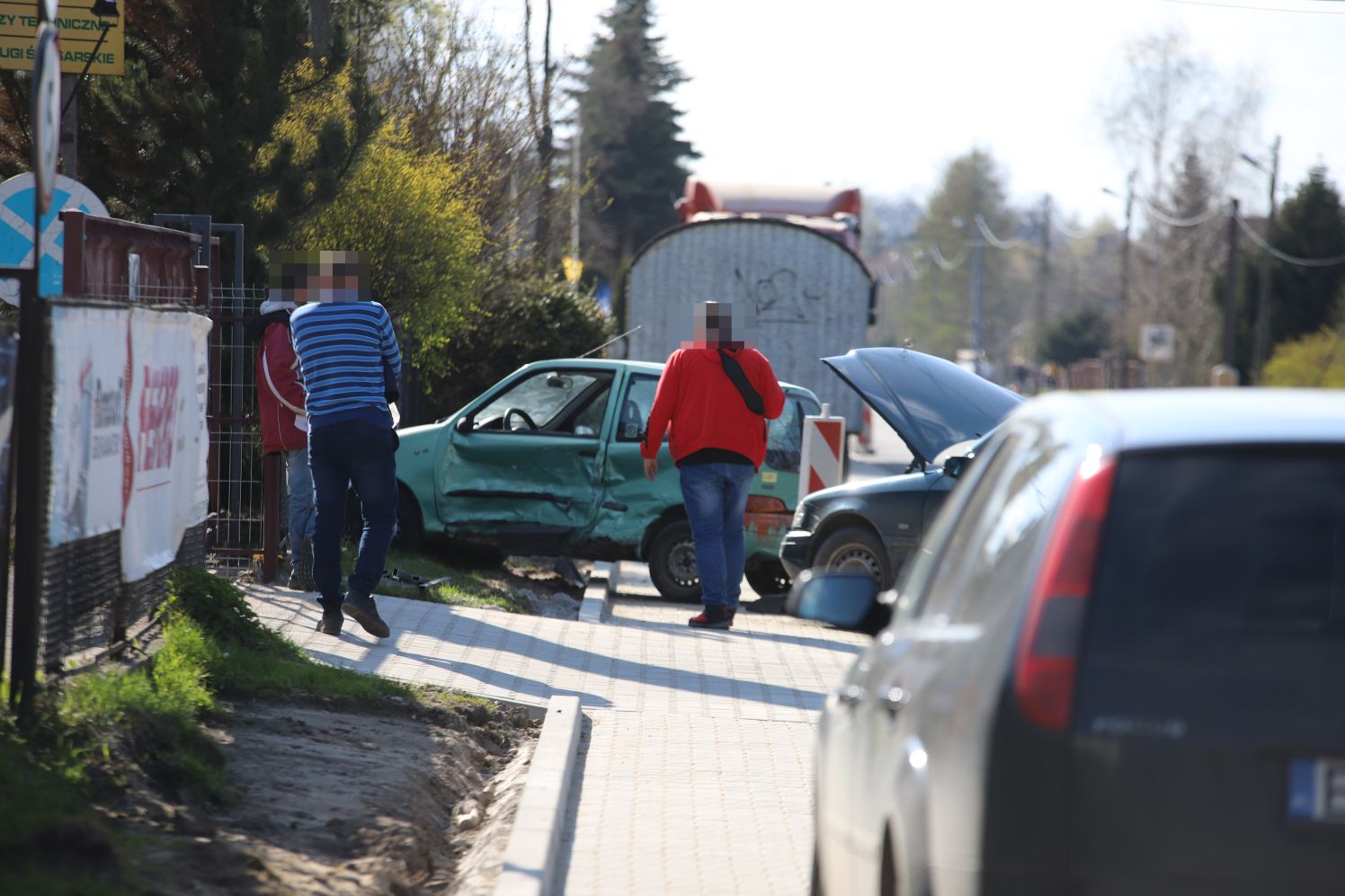 Na Chopina w Kutnie doszło do kraksy z udziałem osobowego emrcedesa i fiata