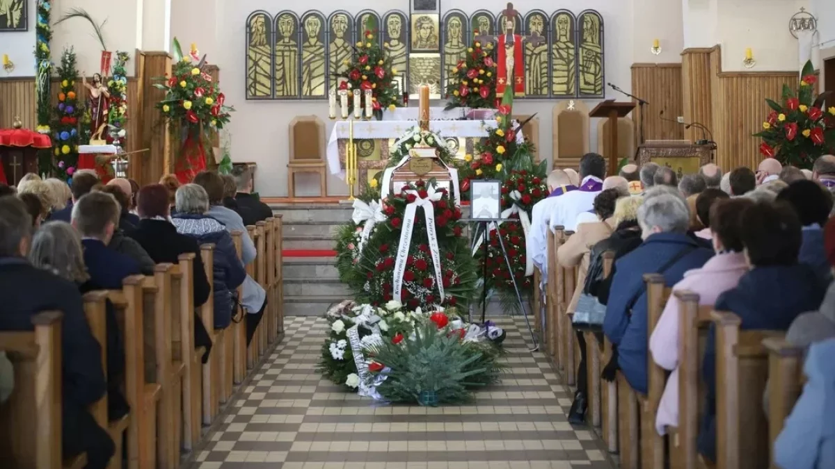 Nie żyje ksiądz Mirosław. Był wikariuszem w naszym mieście i budowniczym kościoła - Zdjęcie główne