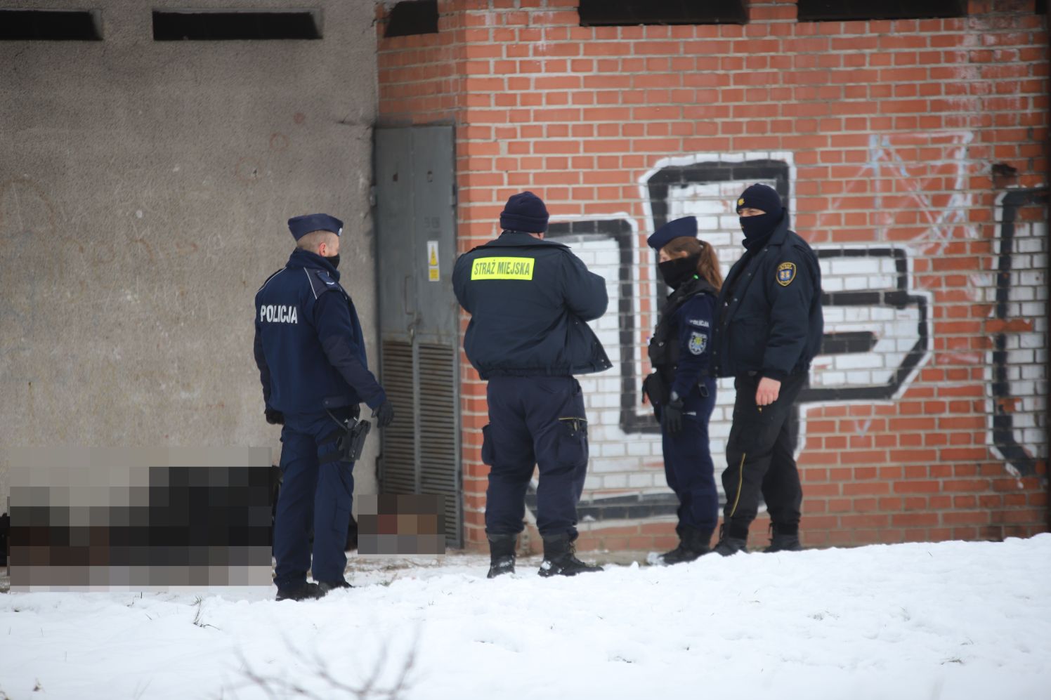 [FOTO] Kutno: Zwłoki mężczyzny w centrum. Na miejscu pracują służby - Zdjęcie główne