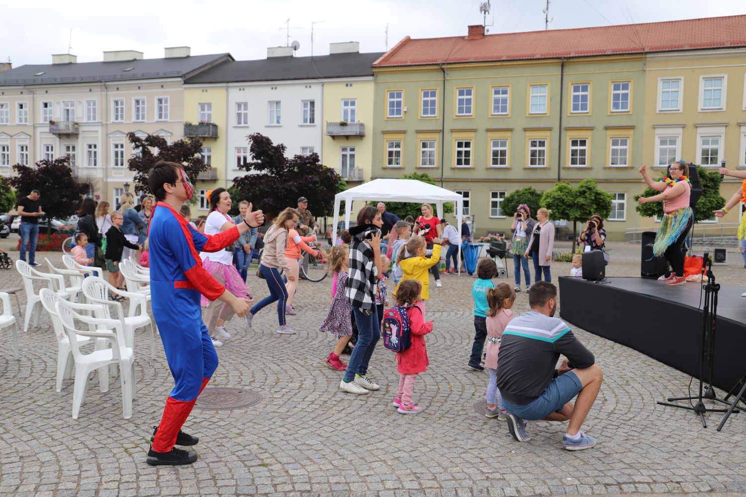 Tańce, zabawy i prezenty – trwa chrześcijański piknik rodzinny w centrum Kutna 