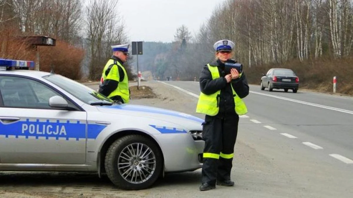 W terenie zabudowanym jechał ponad 100 km/h. Zatrzymała go kutnowska drogówka, stracił "prawko" - Zdjęcie główne