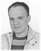 Dawid Tybińkowski, ur.18.12.1983 rok, ostatnie miejsce pobytu Kutno. Poszukiwany za oszustwo i przestępstwa przeciwko mieniu na podstawie listu gończego wydanego przez Sąd Okręgowy w Łodzi