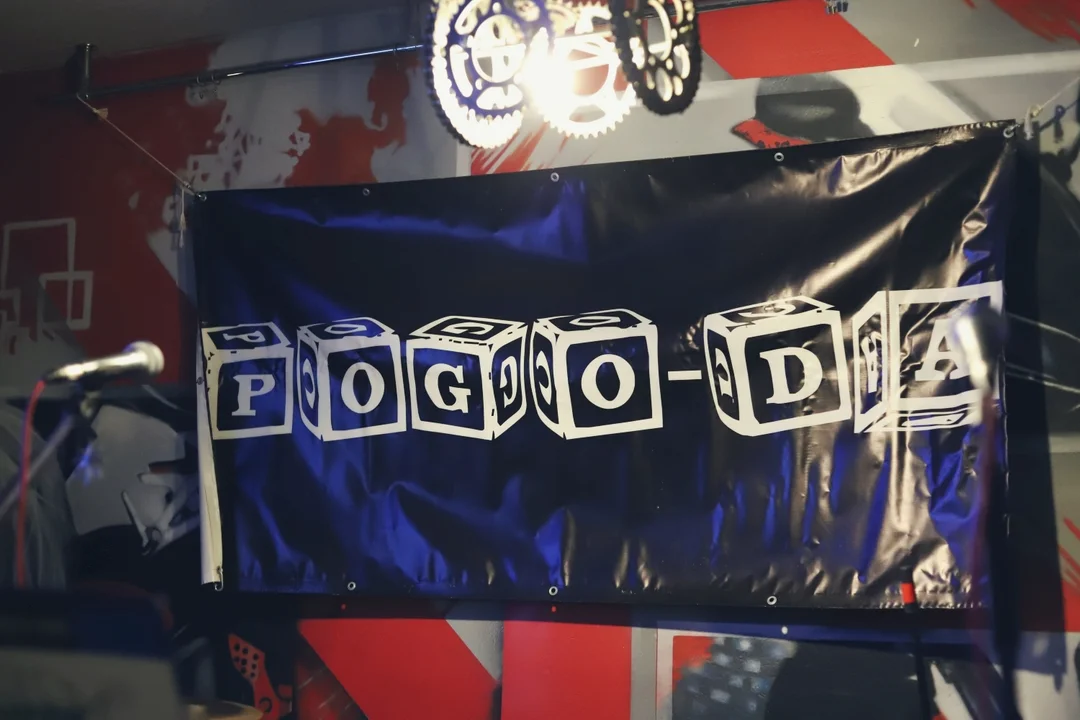 Koncert zespołu Pogo-Da w Moto Pubie. Gościnnie wystąpił Paweł Pilch