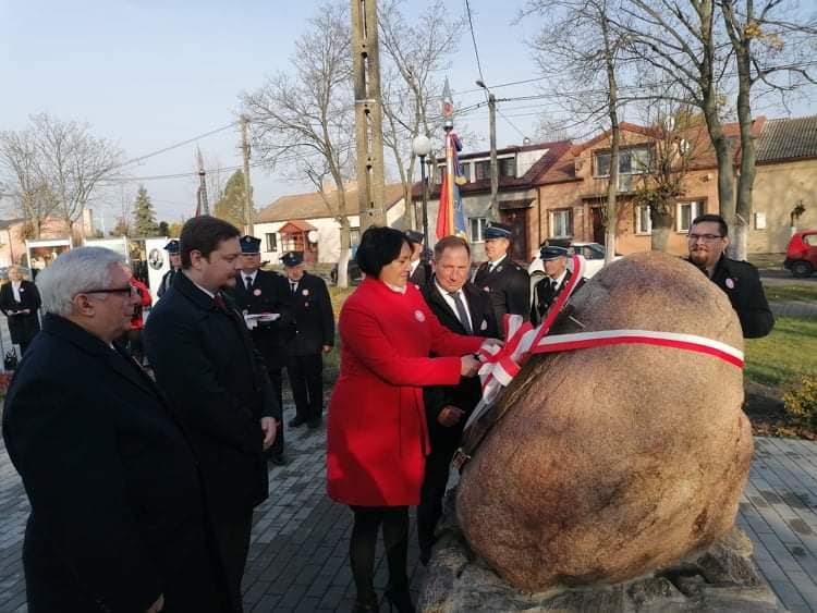 Patriotycznie w powiecie kutnowskim. Dąbrowice oddały cześć bohaterom