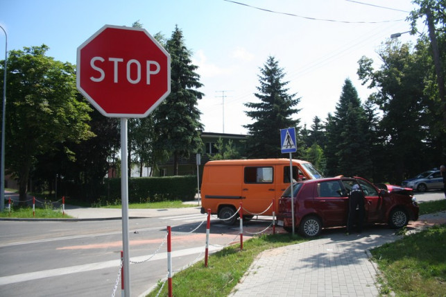 Zignorował znak STOP - trzy osoby ranne - Zdjęcie główne