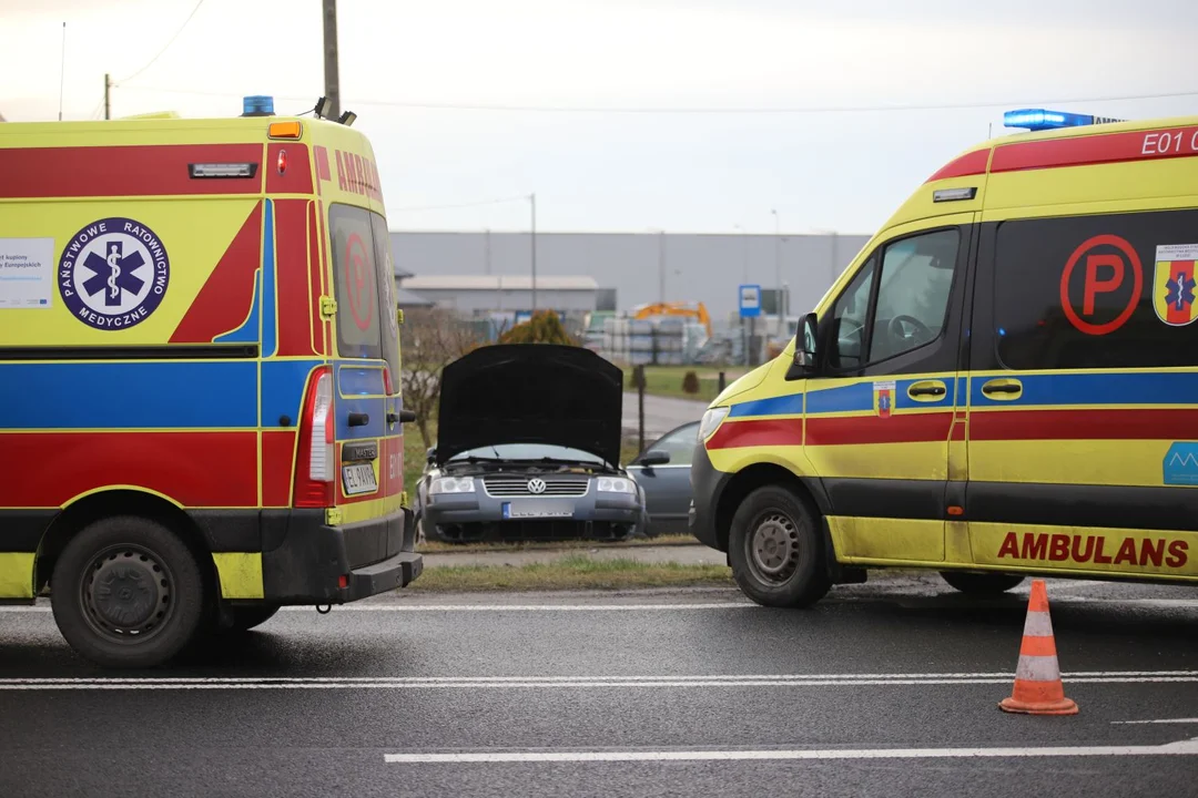 Wypadek na DK 92 w gminie Bedlno. Zderzyły się dwie osobówki