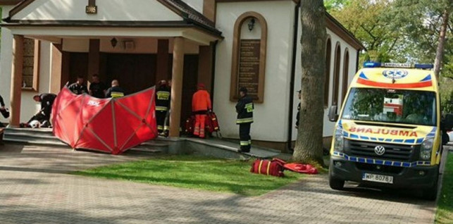 Tragedia w czasie pogrzebowej mszy. Zmarł starszy mężczyzna - Zdjęcie główne