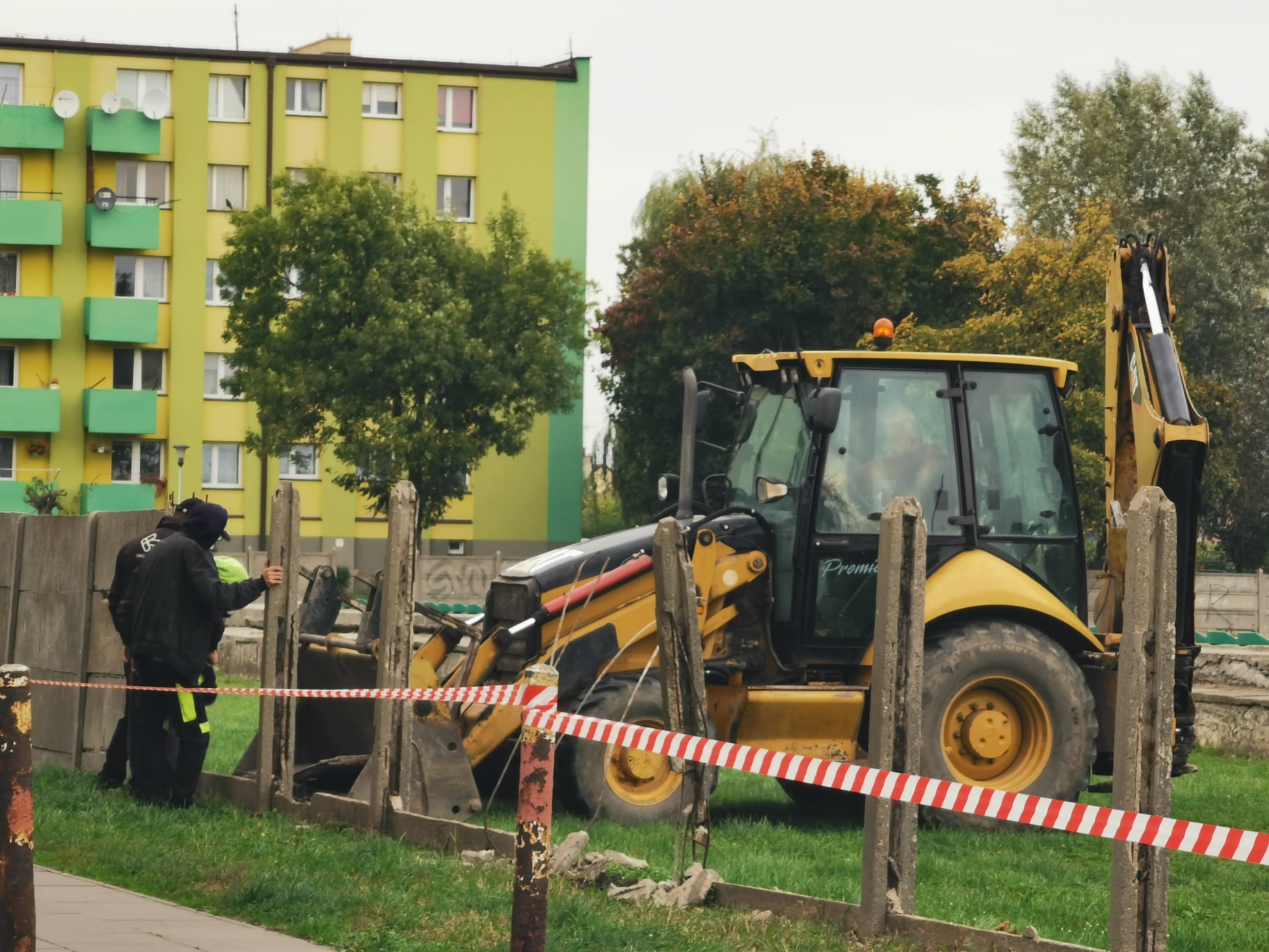 Ciężkie maszyny wjechały na stadion miejski. Ruszyła ważna inwestycja [ZDJĘCIA] - Zdjęcie główne