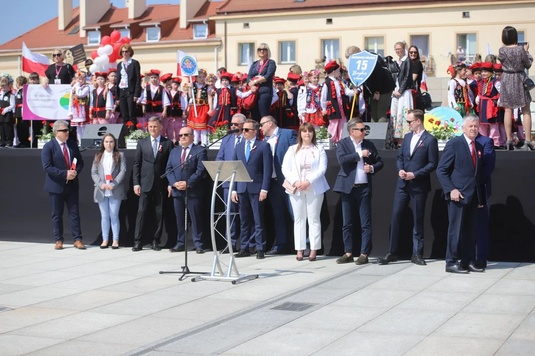 Dziś na placu Wolności w Kutnie miały miejsce uroczyste obchody 231. rocznicy uchwalenia Konstytucji 3 Maja