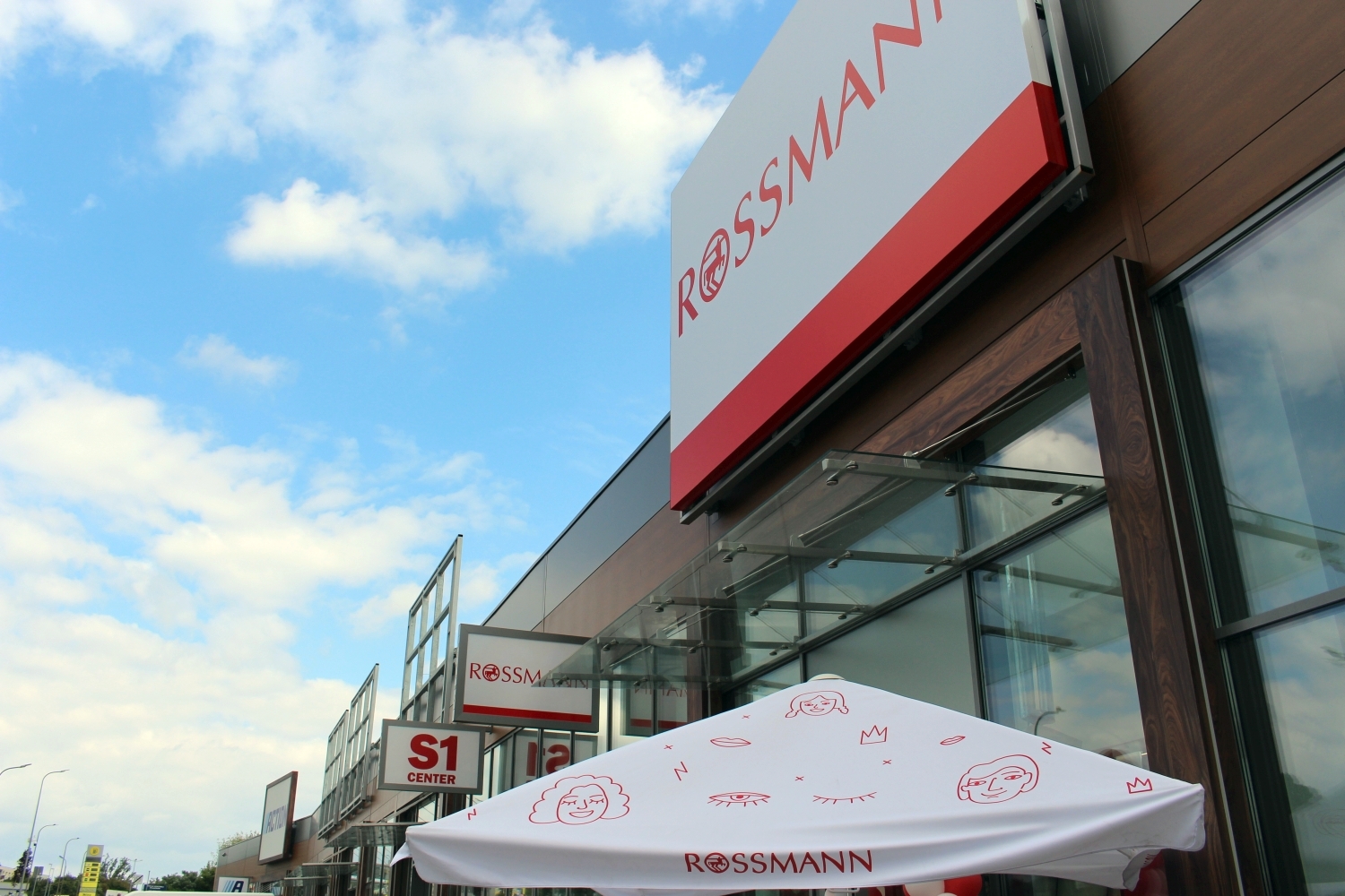 W pasażu S1 otwarto drogerię Rossmann