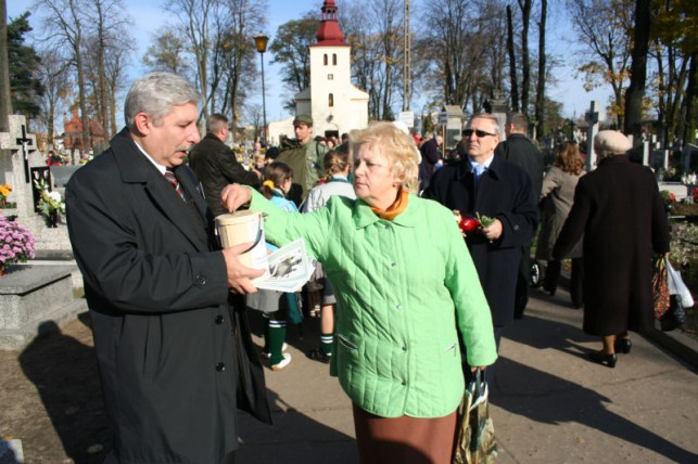 Zbiórka pieniędzy na zabytkowe groby po raz siódmy - Zdjęcie główne