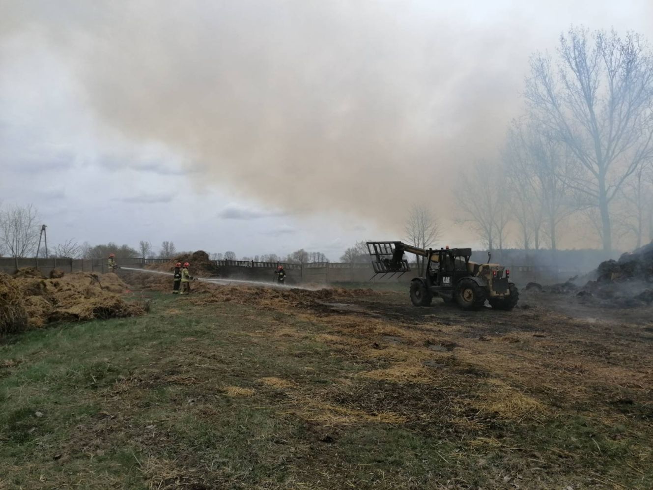 Akcja strażaków z powiatu kutnowskiego trwała 36 godzin. Do pożaru doszło w gm. Krośniewice