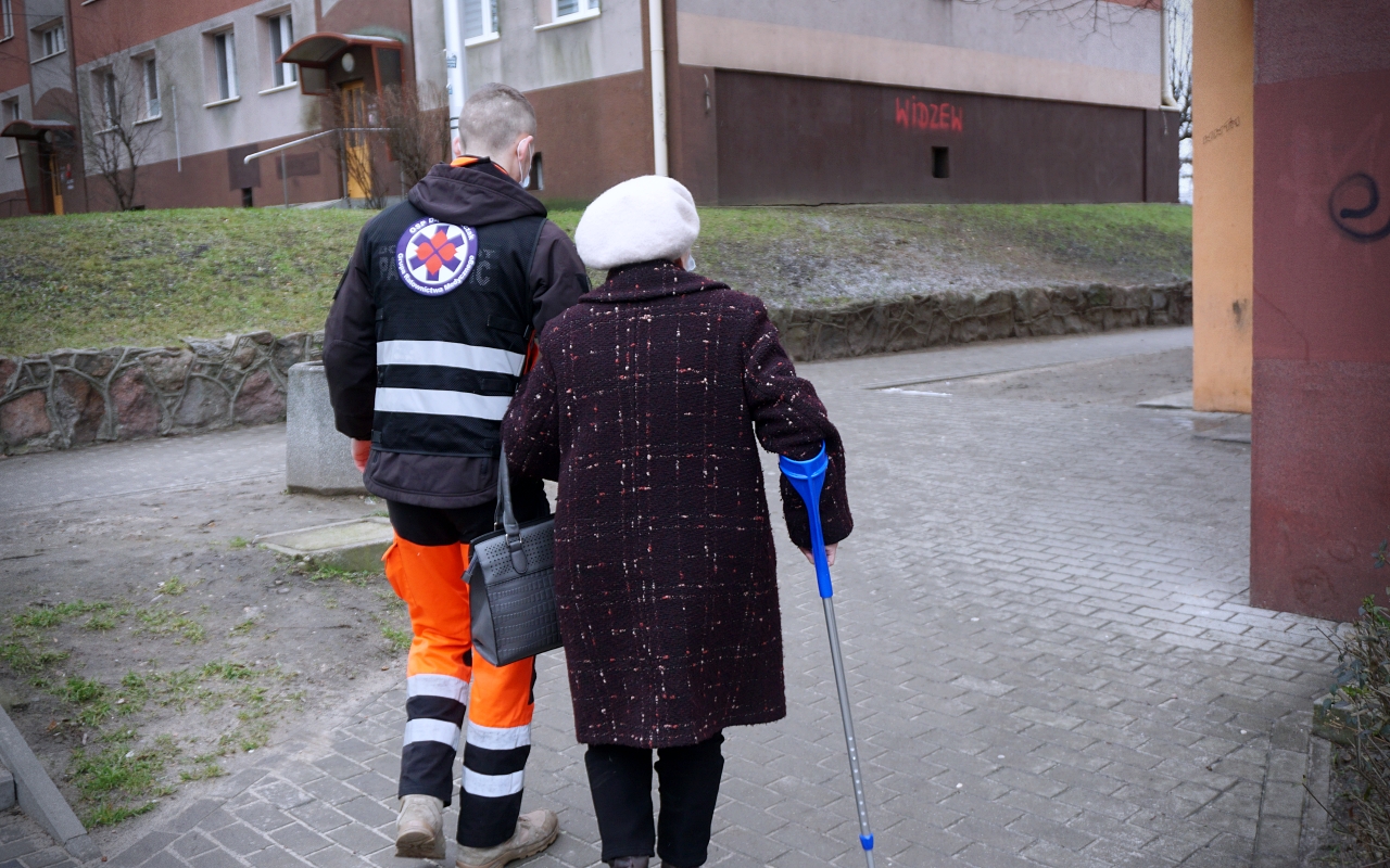 [ZDJĘCIA] Urząd Miasta nadal pomaga w transporcie na szczepienia przeciwko COVID-19 - Zdjęcie główne