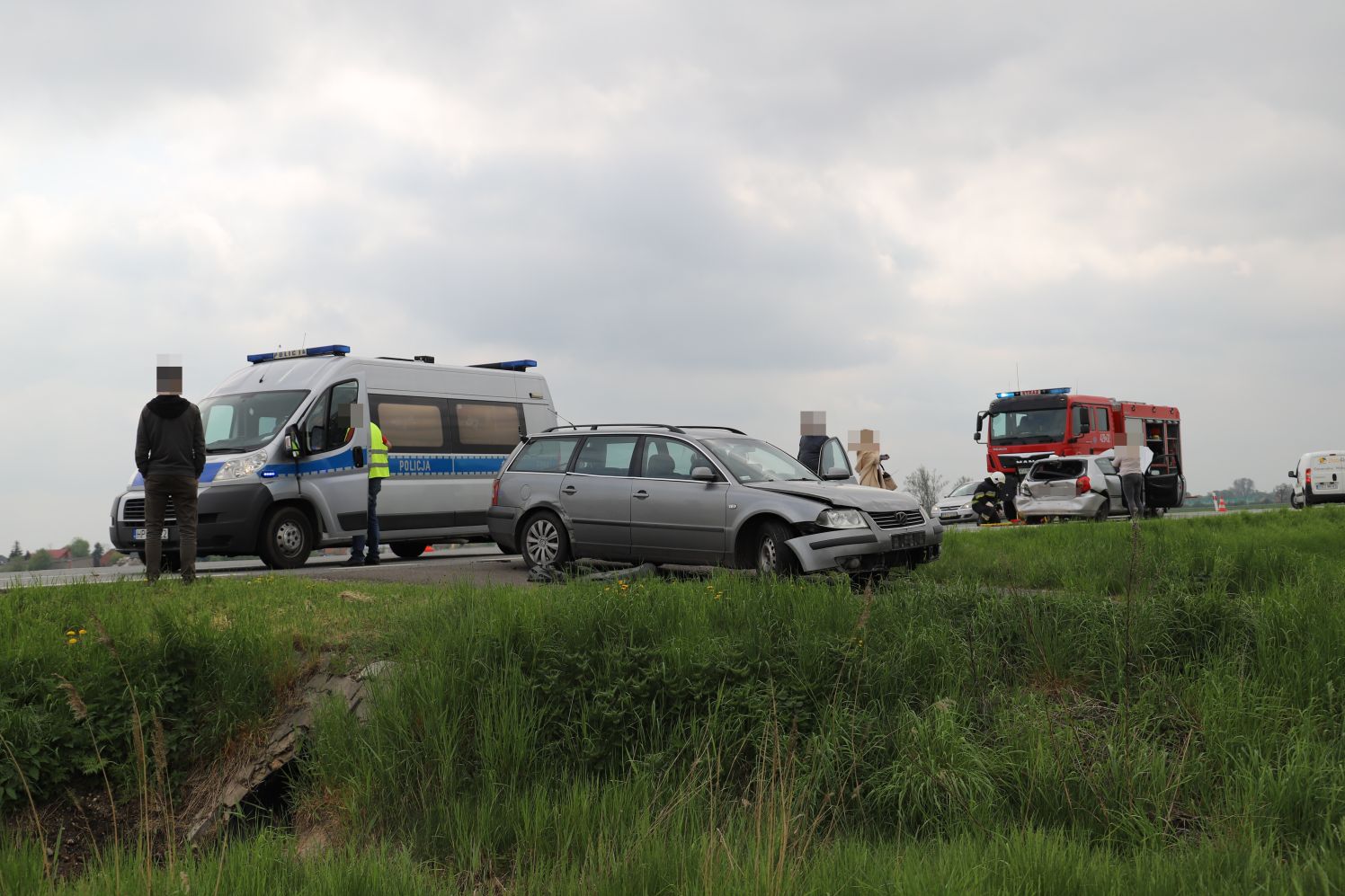 Na drodze krajowej pod Kutnem zderzyły się dwa samochody