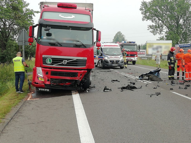 Śmiertelny wypadek! W starciu z ciężarówką nie miał szans - Zdjęcie główne