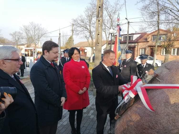 Patriotycznie w powiecie kutnowskim. Dąbrowice oddały cześć bohaterom