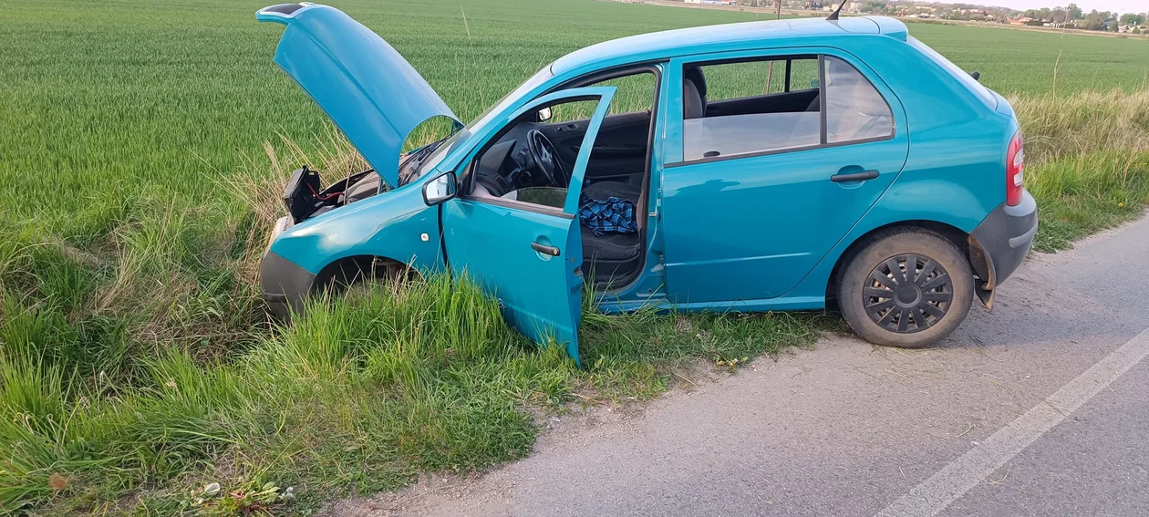 Auto w rowie, sprawcą znów pijany kierowca [FOTO] - Zdjęcie główne