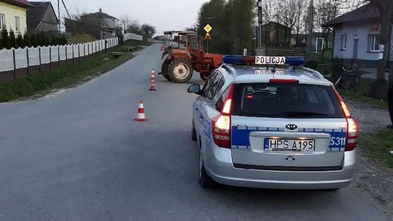 Jechał traktorem, mając niemal 3 promile! Wpadł przez brak włączonych świateł - Zdjęcie główne