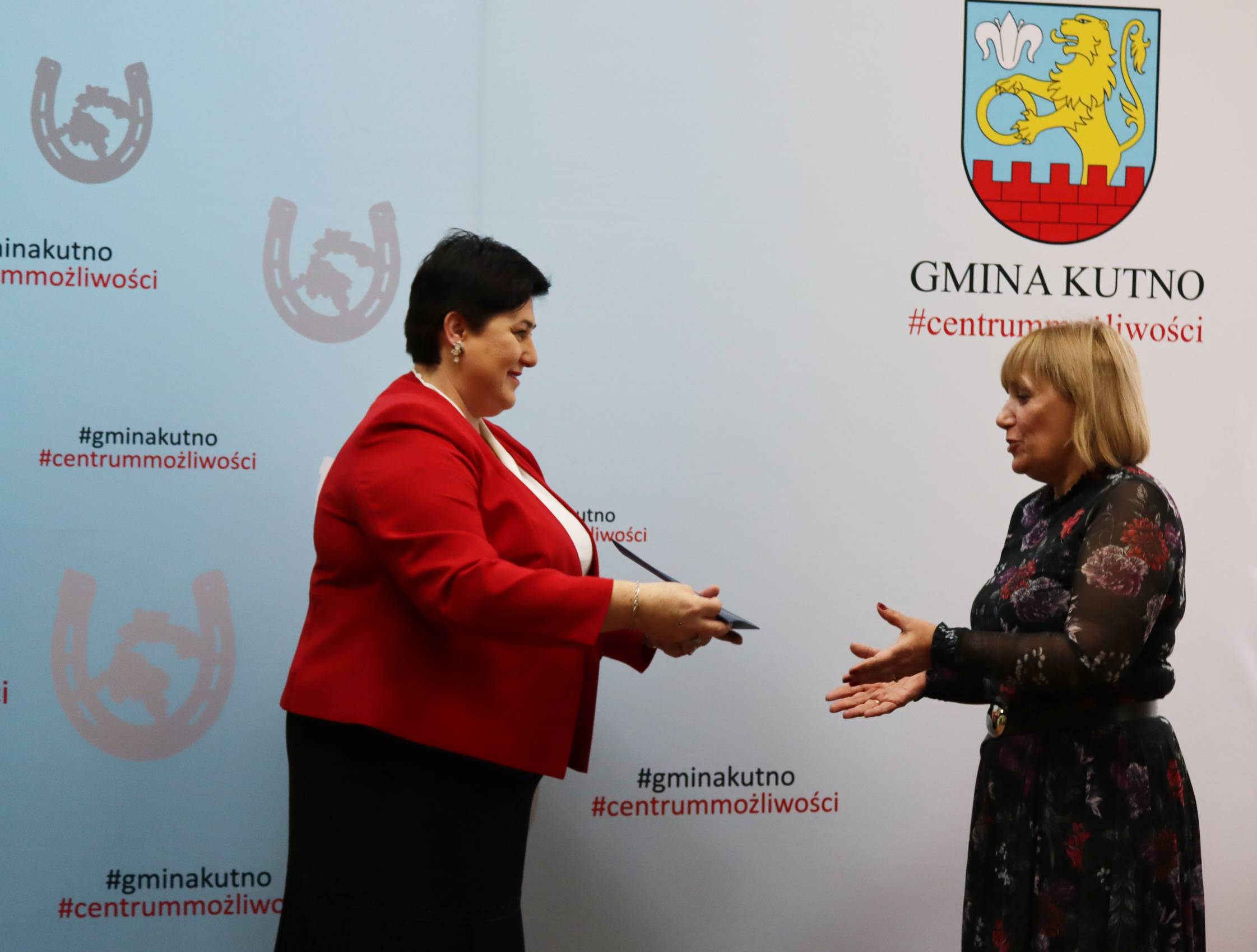 Nauczyciele i dyrektorzy otrzymali nagridy pieniężne od wójt gminy Kutno