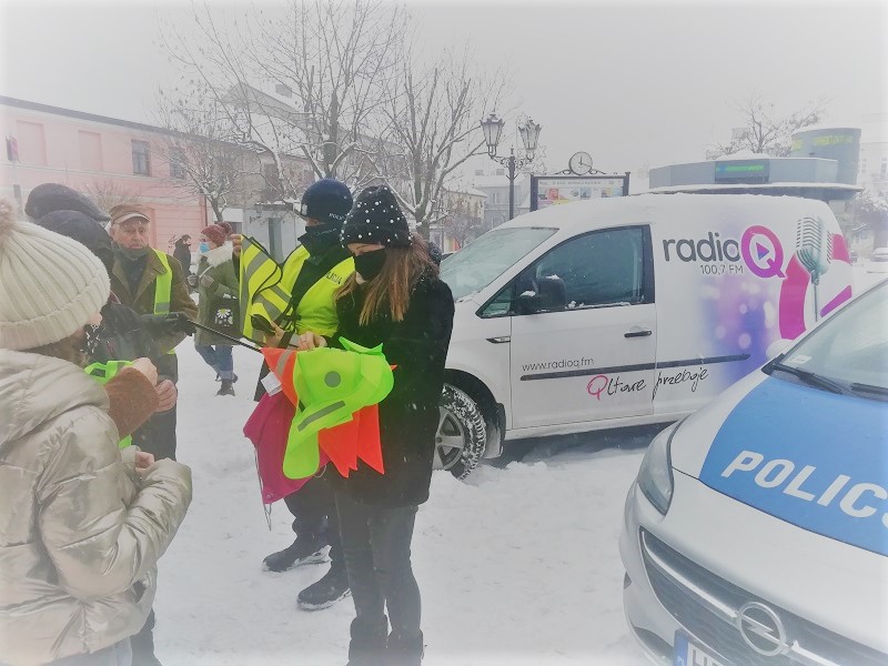 Kutnowscy policjanci rozdawali odblaski