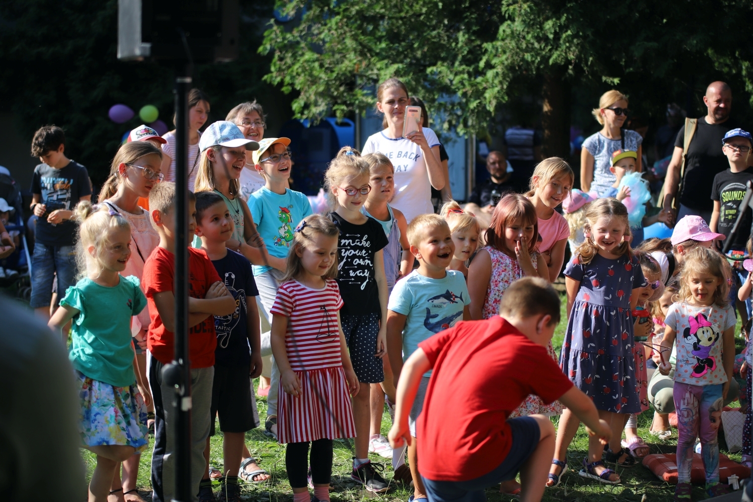 Piknik rodzinny odbył się pod kutnowską biblioteka w parku Traugutta