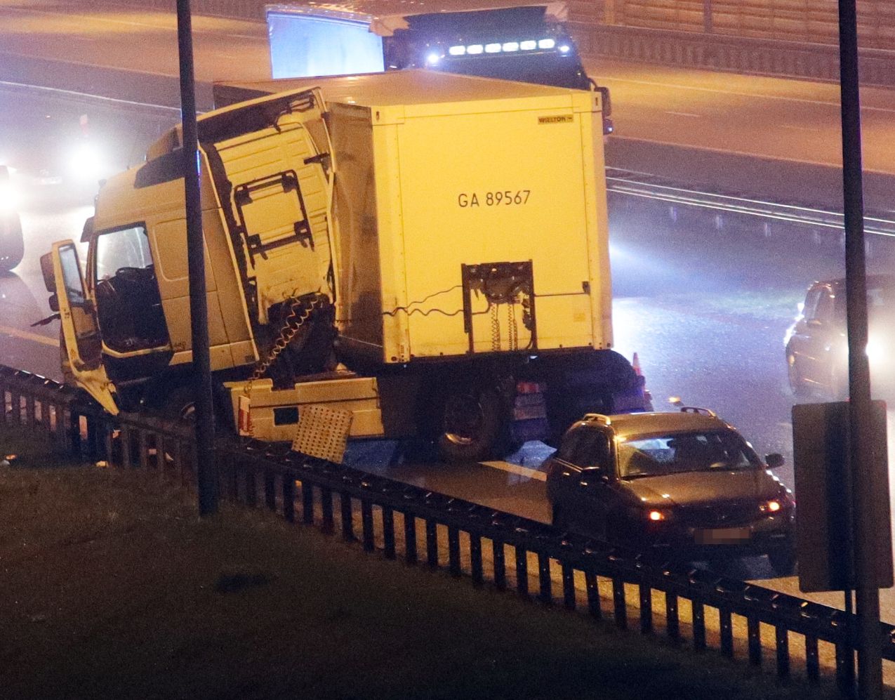 Na autostradzie pod Kutnem rozbił się samochód ciężarowy