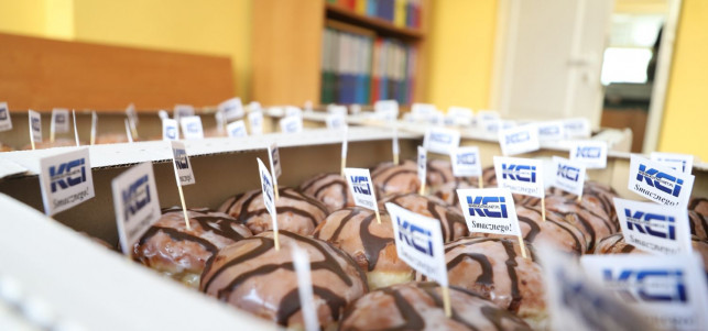 [ZDJĘCIA] Tłusty Czwartek z KCI! Rozdajemy pączki mieszkańcom Kutna! - Zdjęcie główne