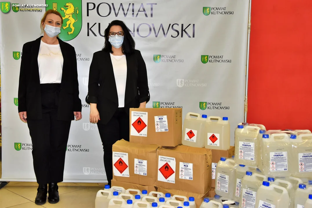 Powiat przekazał środki do walki z koronawirusem. Trafią m.in. do Domów Pomocy Społecznej [FOTO] - Zdjęcie główne