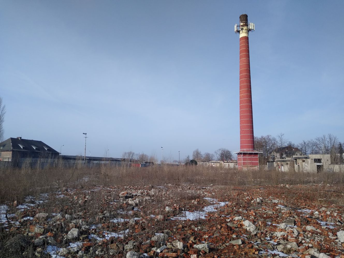 [FOTO] Teraz to zapomniany teren, lecz wkrótce… mogą tu powstać nowe mieszkania - Zdjęcie główne