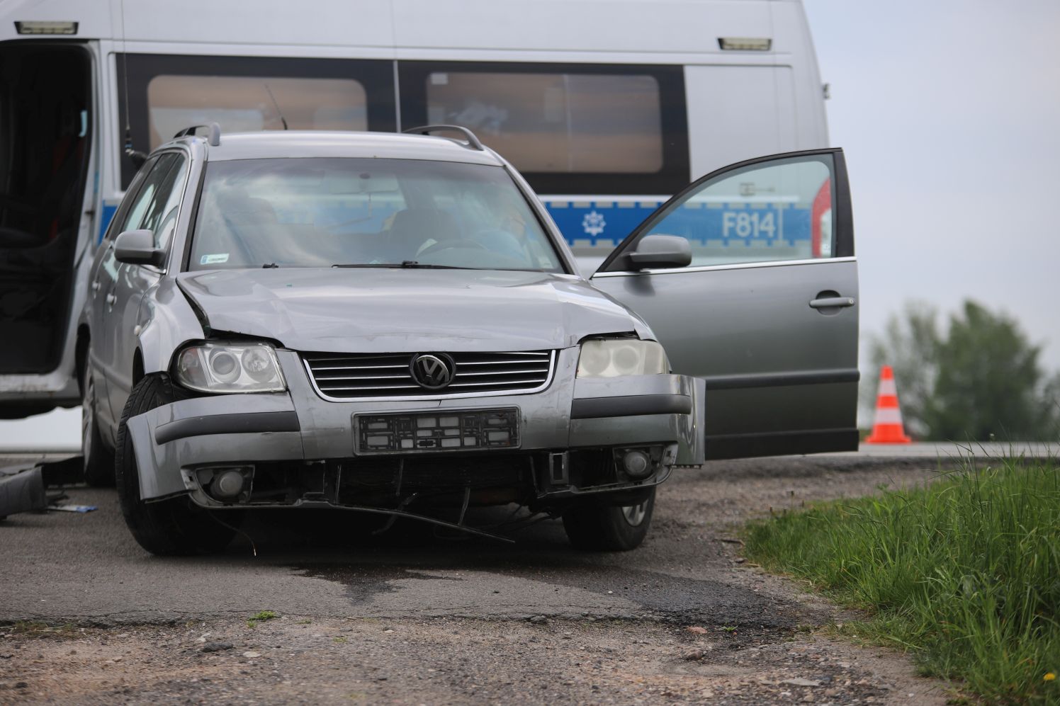 Na drodze krajowej pod Kutnem zderzyły się dwa samochody