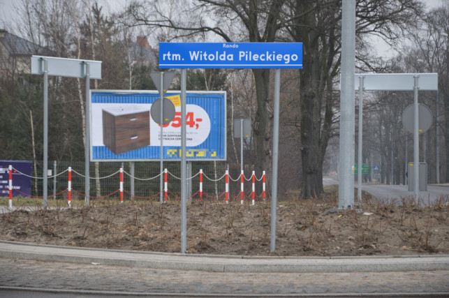 Dlaczego na nowym rondzie jest "stare" oznakowanie? - Zdjęcie główne