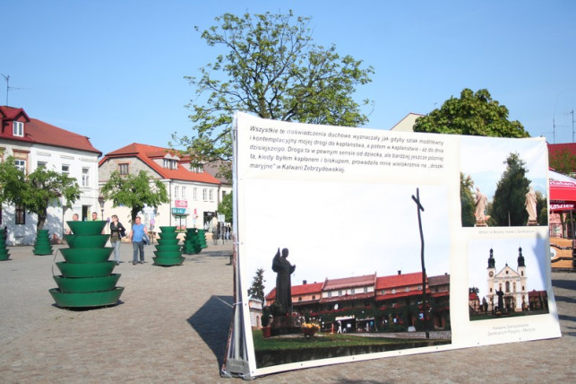 Fotografie w hołdzie papieżowi-Polakowi - Zdjęcie główne