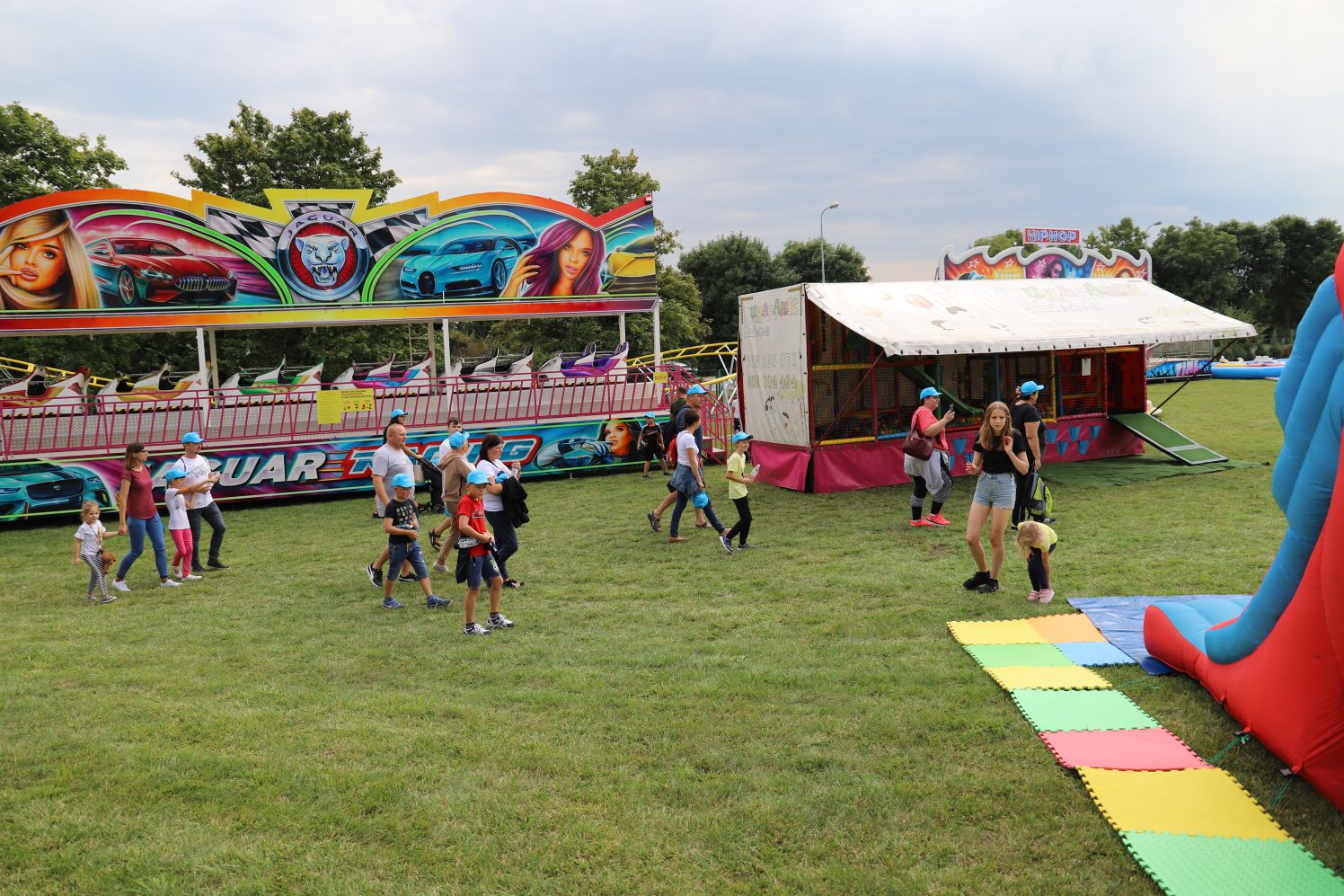 Pod kutnowskim Aquaparkiem trwa piknik, wcześniej odbył się bieg z Forrestem