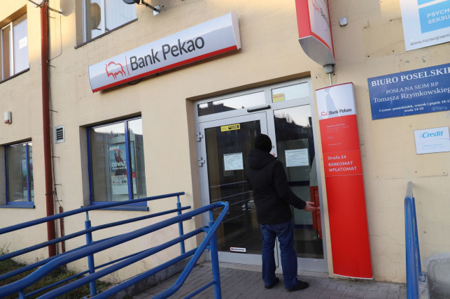 „Z dnia na dzień zamknęli nam bank!”, czyli mieszkańcy kontra korporacja - Zdjęcie główne