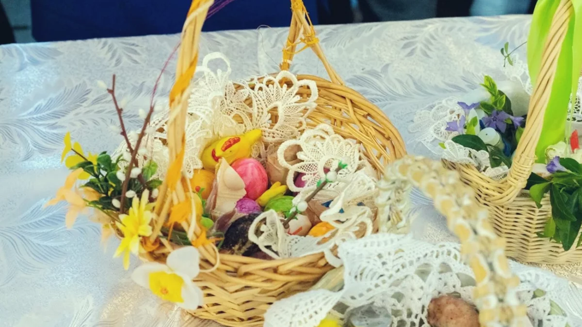 Święconka krok po kroku. Tego nie może zabraknąć w wielkanocnym koszyczku