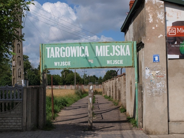 Targowica w Żychlinie ponownie otwarta. ''Proszę o przemyślane i szybkie zakupy'' - Zdjęcie główne