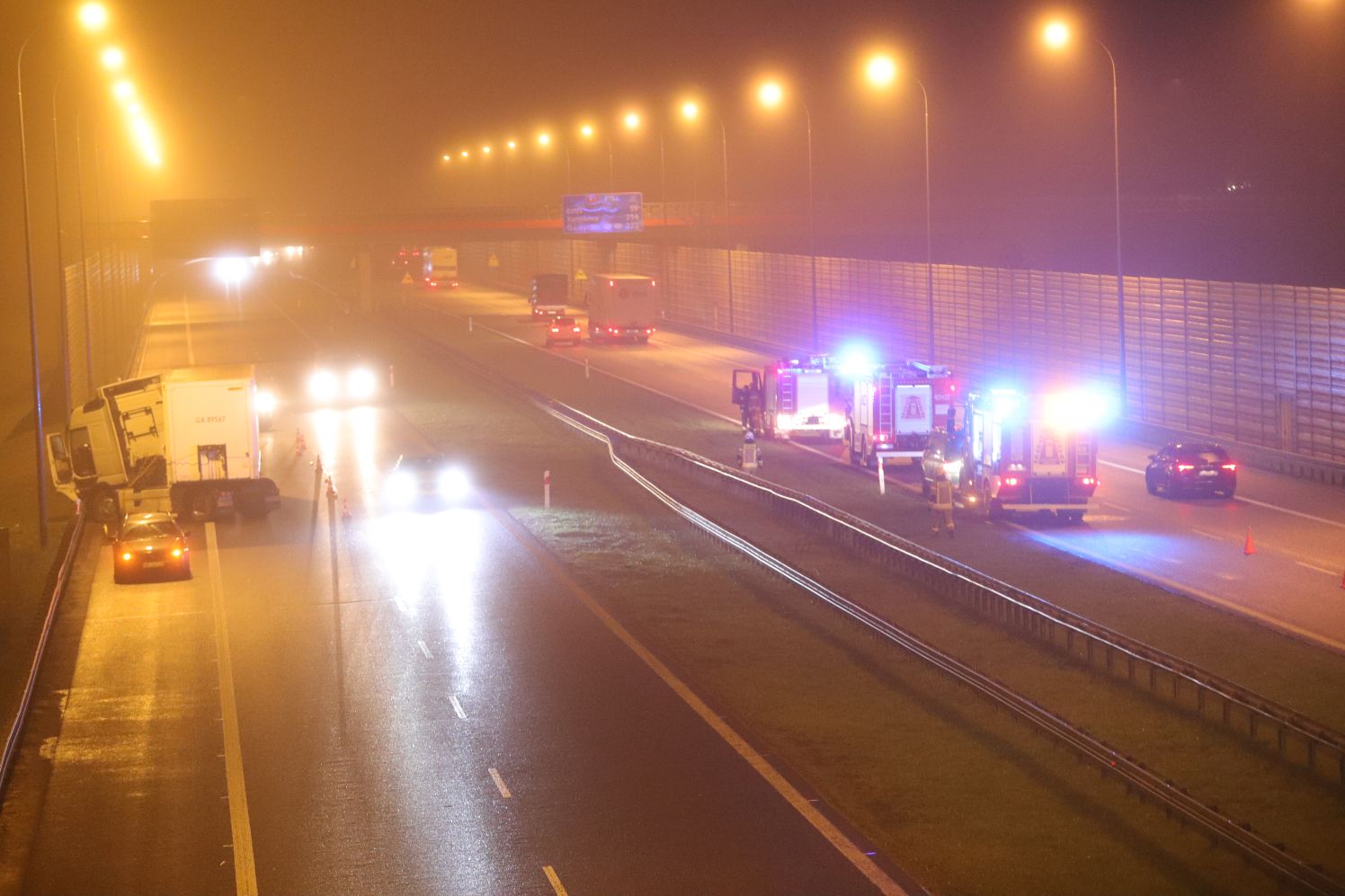 Na autostradzie pod Kutnem rozbił się samochód ciężarowy