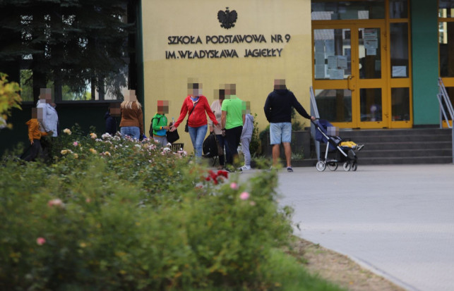 Nauczanie zdalne w podstawówkach. Ministerstwo podaje szczegóły - Zdjęcie główne