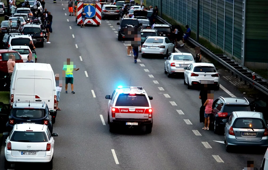 Postawa kierowców może pomóc służbom. Policja przypomina o Korytarzu Życia - Zdjęcie główne