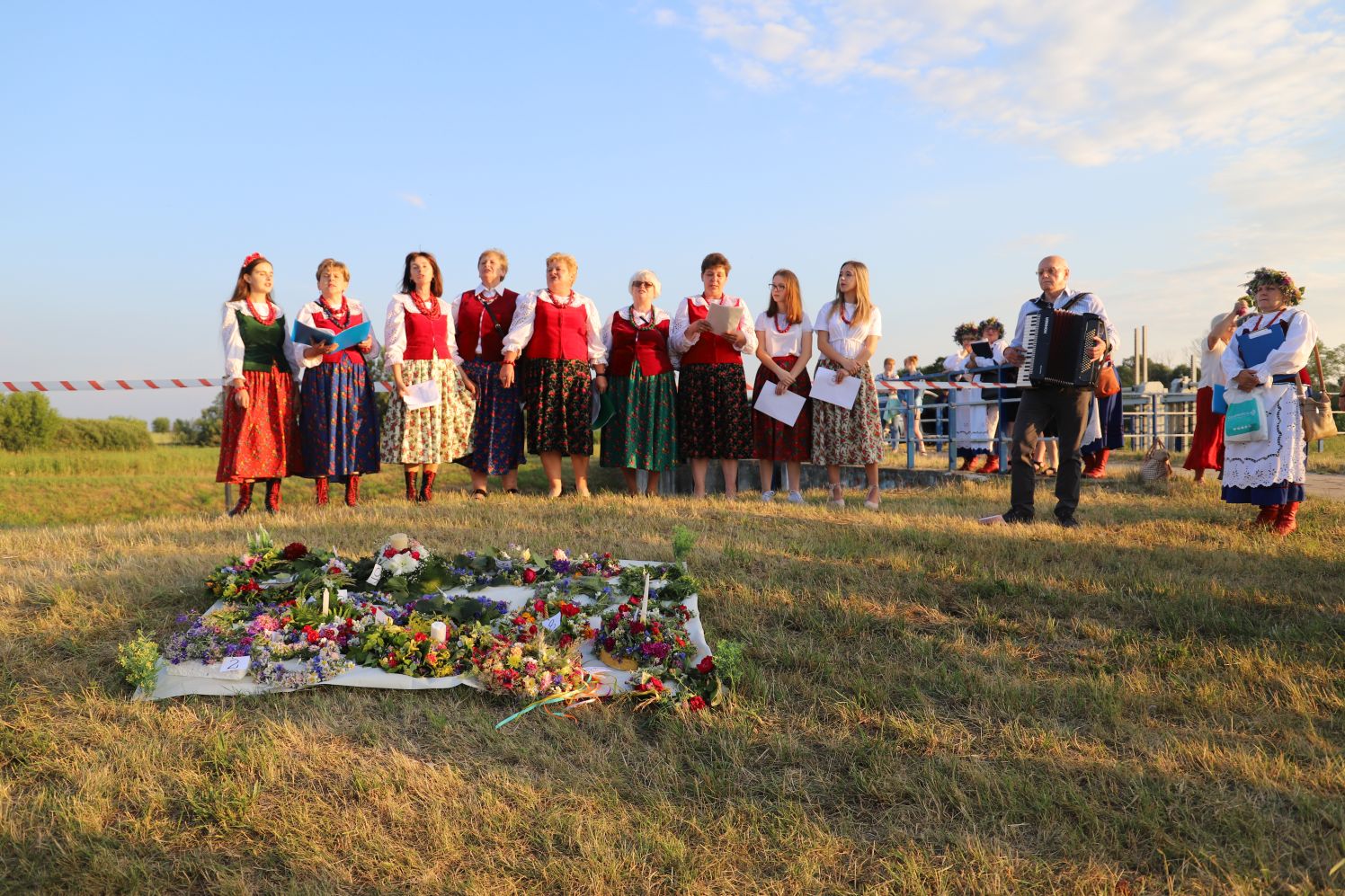 Pod Kutnem zorganizowano imprezę. Jej część odbywa się przy rzece Ochni