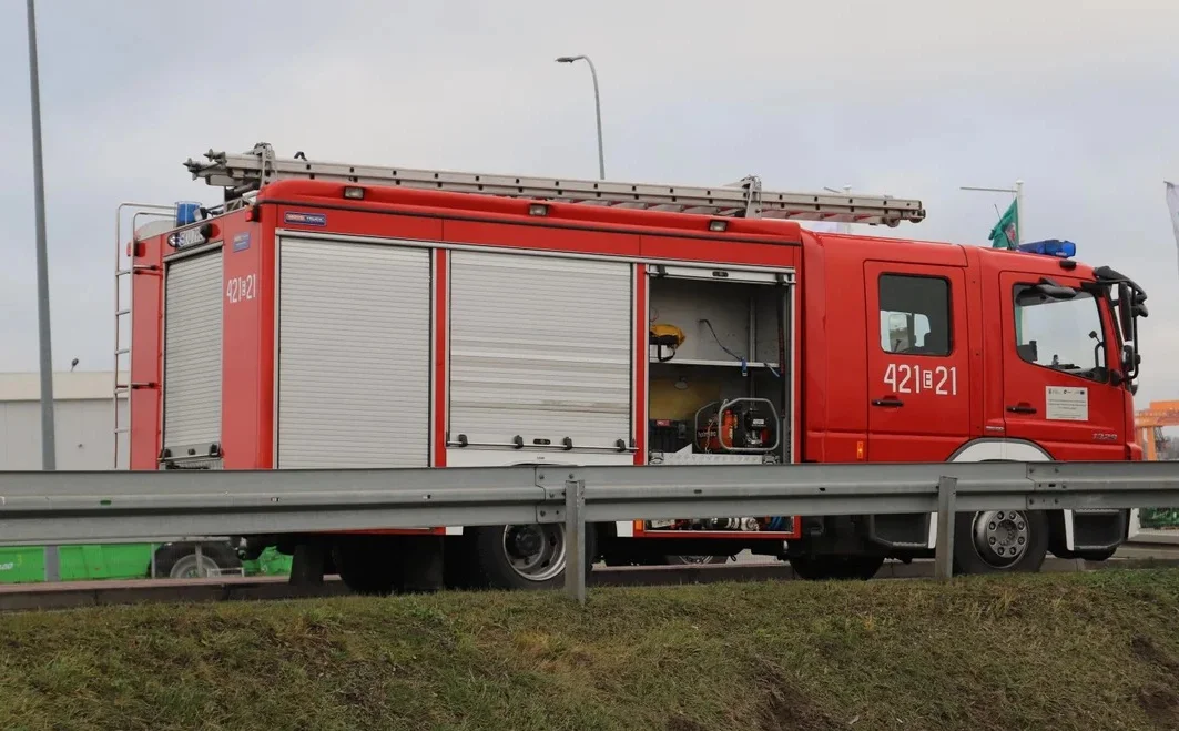 Straż pożarna komentuje wypadek z udziałem cysterny przewożącej niebezpieczną substancję