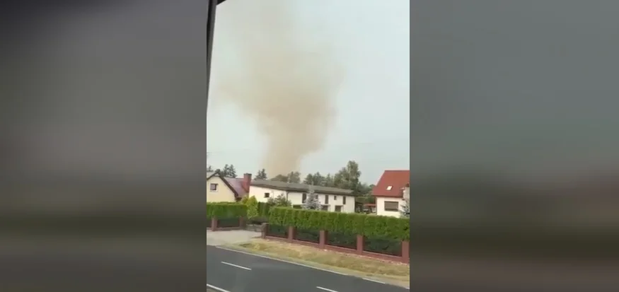 W domy uderzyła trąba powietrzna. Niszczycielski żywioł w regionie [WIDEO] - Zdjęcie główne