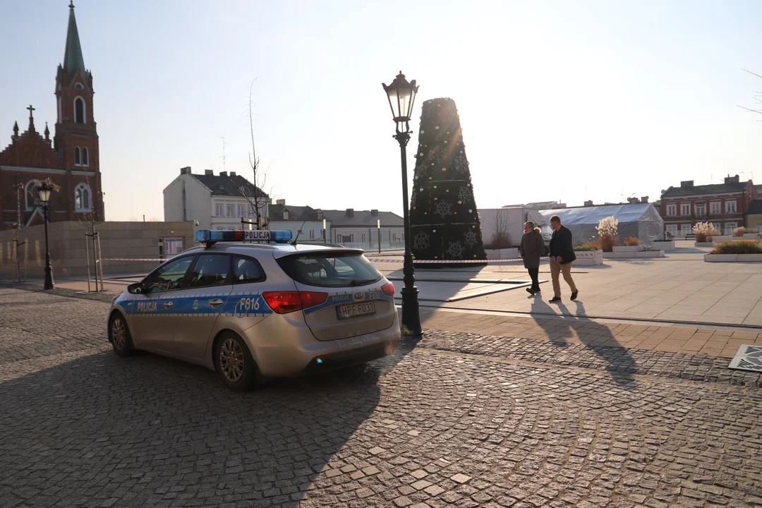 Incydent na placu Wolności, auto uszkodziło fontannę