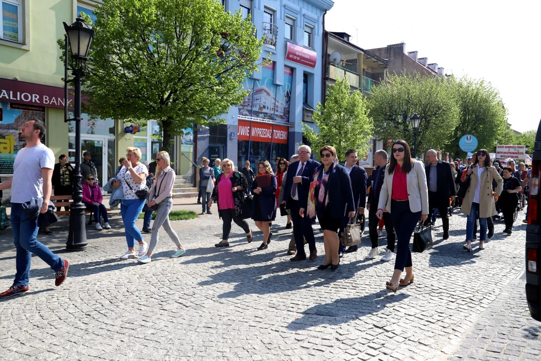 Ulicami Kutna przeszedł Marsz Godności. To element Dnia Godności Osoby z Niepełnosprawnością Intelektualną