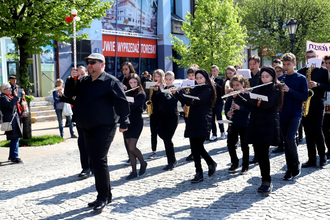 Ulicami Kutna przeszedł Marsz Godności. To element Dnia Godności Osoby z Niepełnosprawnością Intelektualną