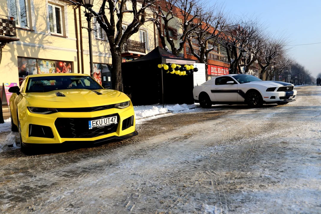 W centrum Kutna spotkamy amerykańskie samochody. Wszystko w celu pomocy fundacji Pro Aperte