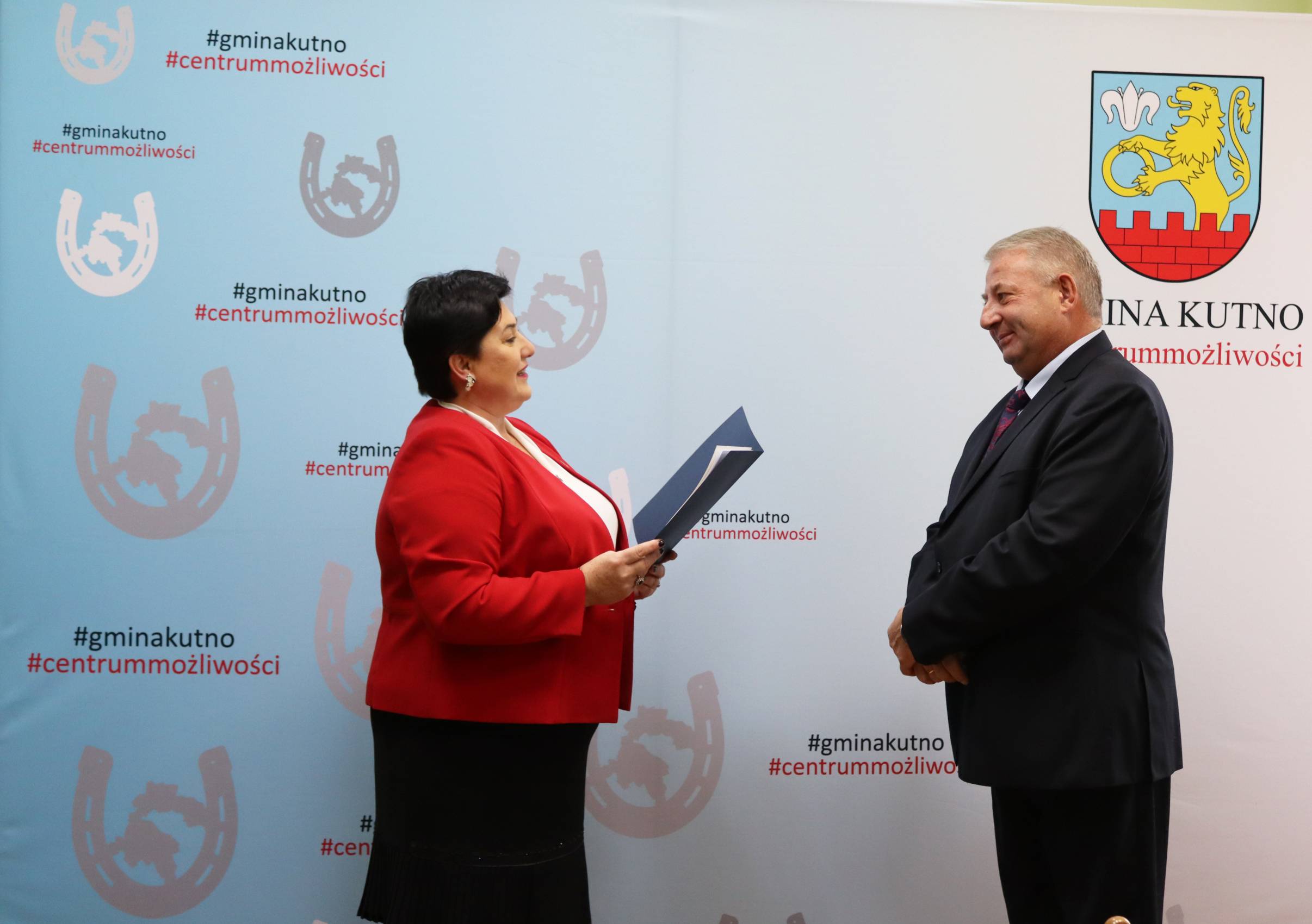 Nauczyciele i dyrektorzy otrzymali nagridy pieniężne od wójt gminy Kutno