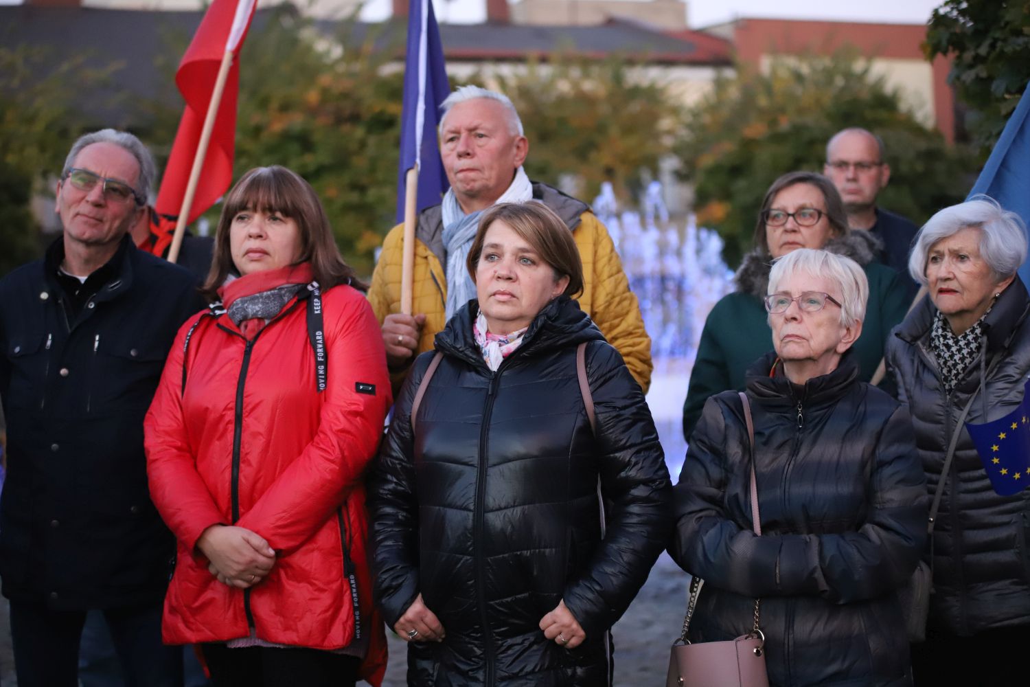 Protest „#Zostaję w Unii” w sercu Kutna. Kilkadziesiąt osób na Placu Piłsudskiego